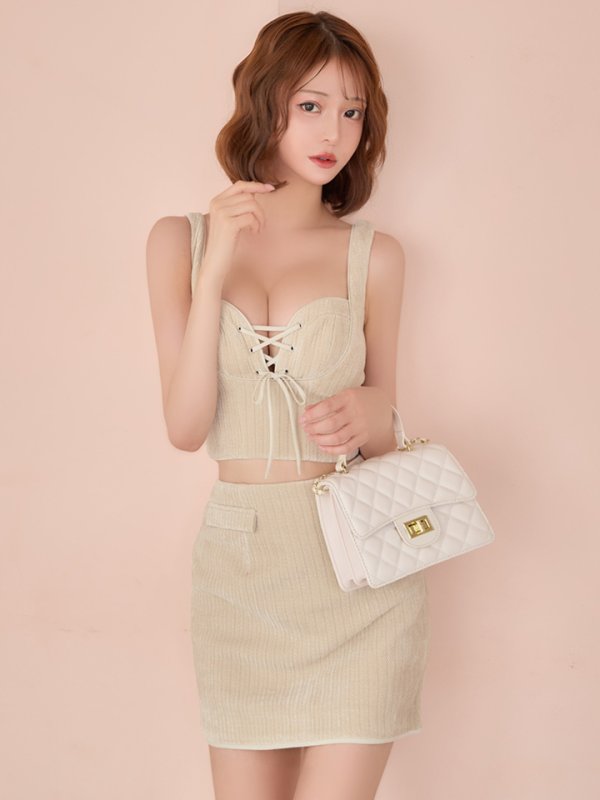 ベージュ　モデル：れみれみ　身長：163cm　着用サイズ：Sサイズ