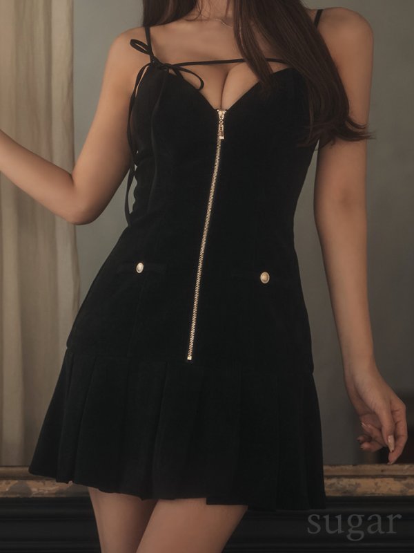 ブラック　モデル：三上悠亜　身長：159cm　着用サイズ：Sサイズ