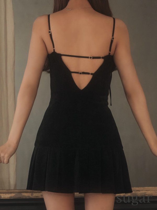 ブラック　モデル：三上悠亜　身長：159cm　着用サイズ：Sサイズ