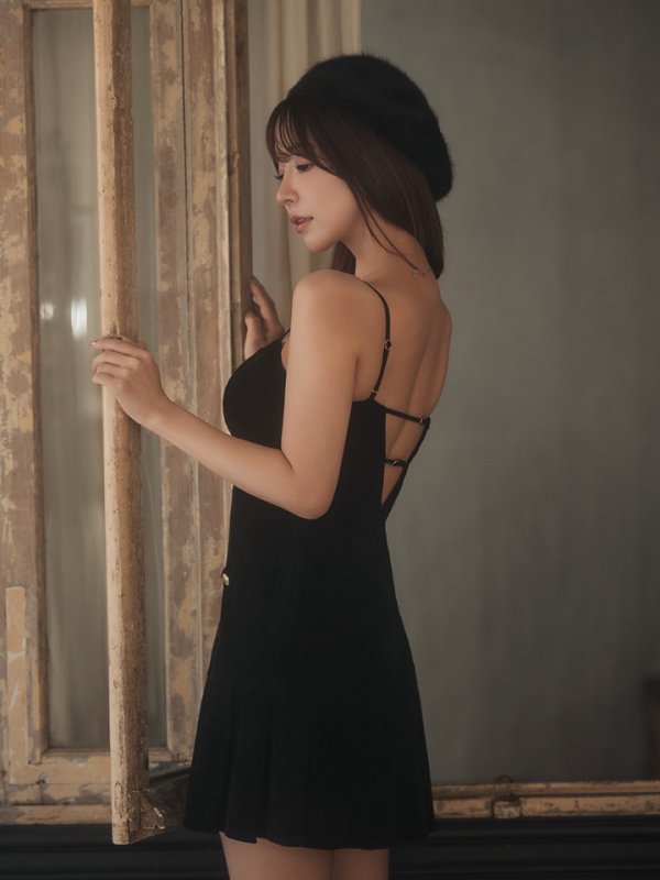 ブラック　モデル：三上悠亜　身長：159cm　着用サイズ：Sサイズ