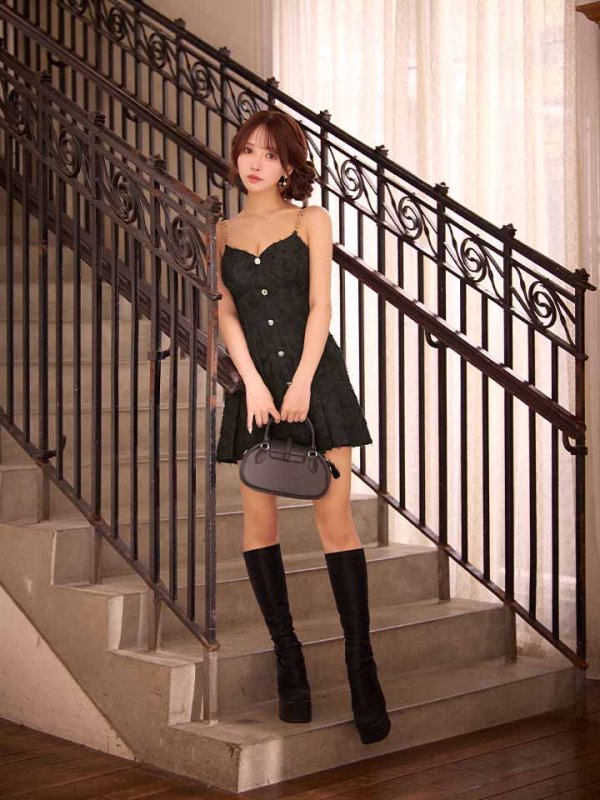 ブラック　モデル：三上悠亜　身長：159cm　着用サイズ：Sサイズ