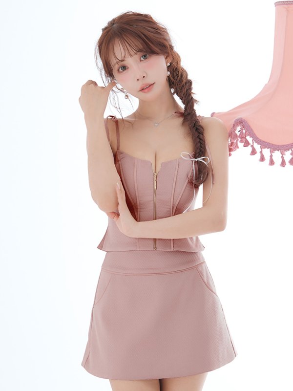 ピンク　モデル：三上悠亜　身長：159cm　着用サイズ：Sサイズ