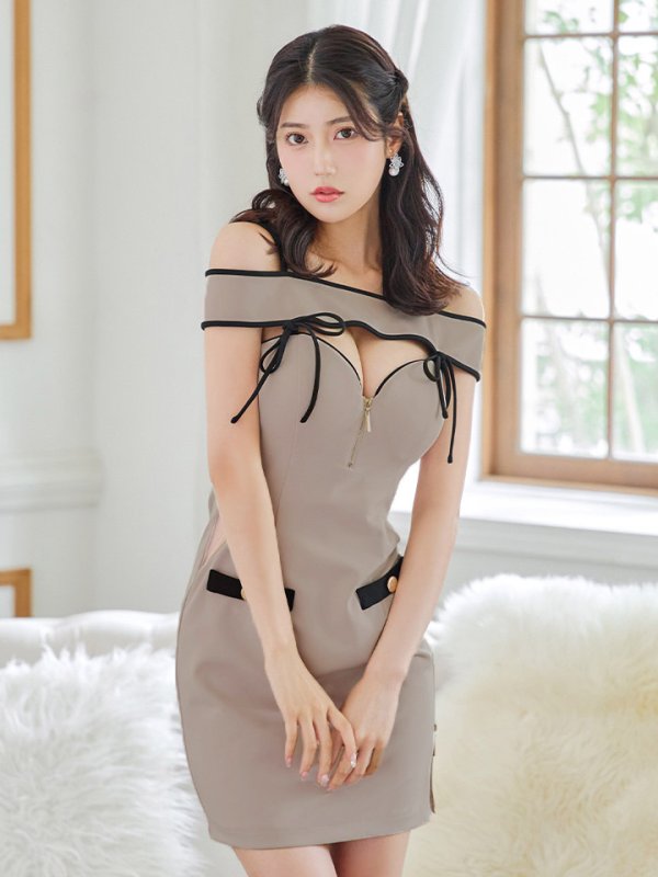 ベージュ×ブラック モデル：阿部なつき　身長：160cm　着用サイズ：Sサイズ