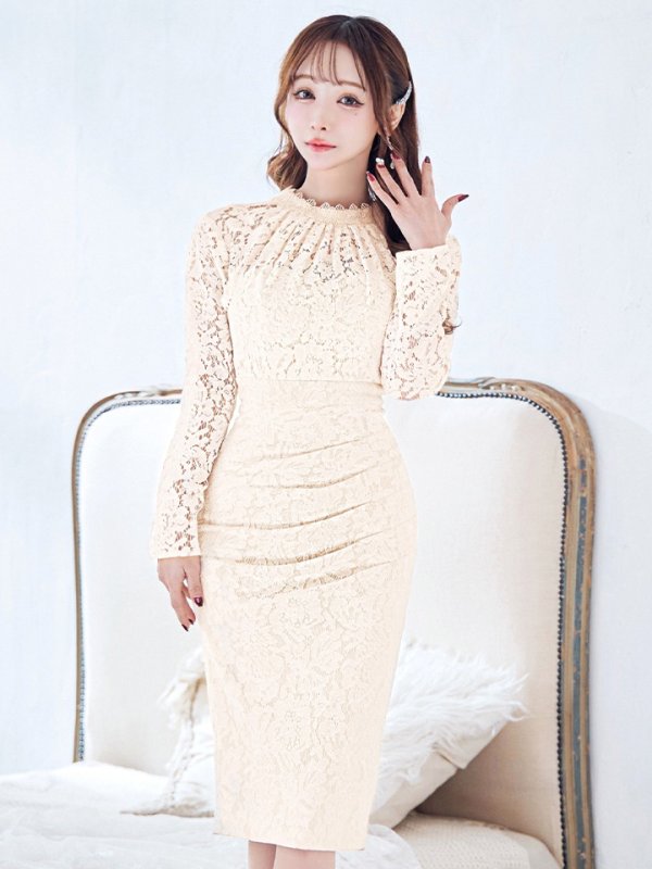 ライトベージュ モデル:真優川咲 身長:158cm:8号(Sサイズ)