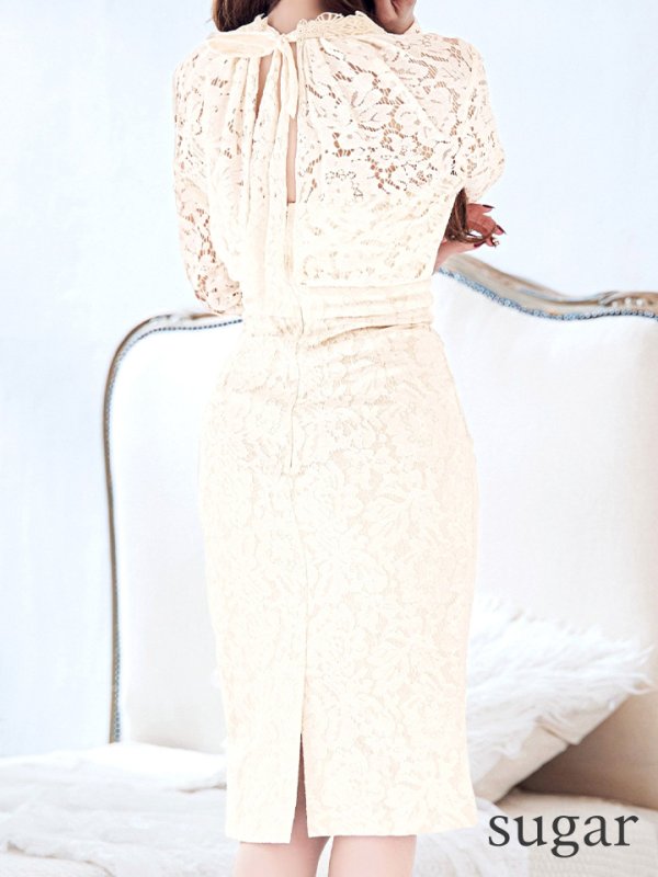 ライトベージュ モデル:真優川咲 身長:158cm:8号(Sサイズ)