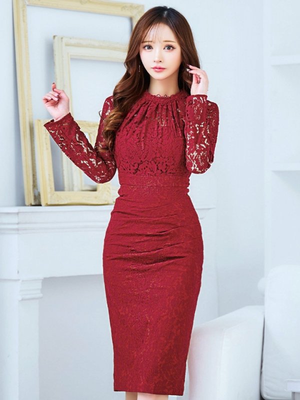 ダークレッド モデル:真優川咲 身長:158cm:8号(Sサイズ)