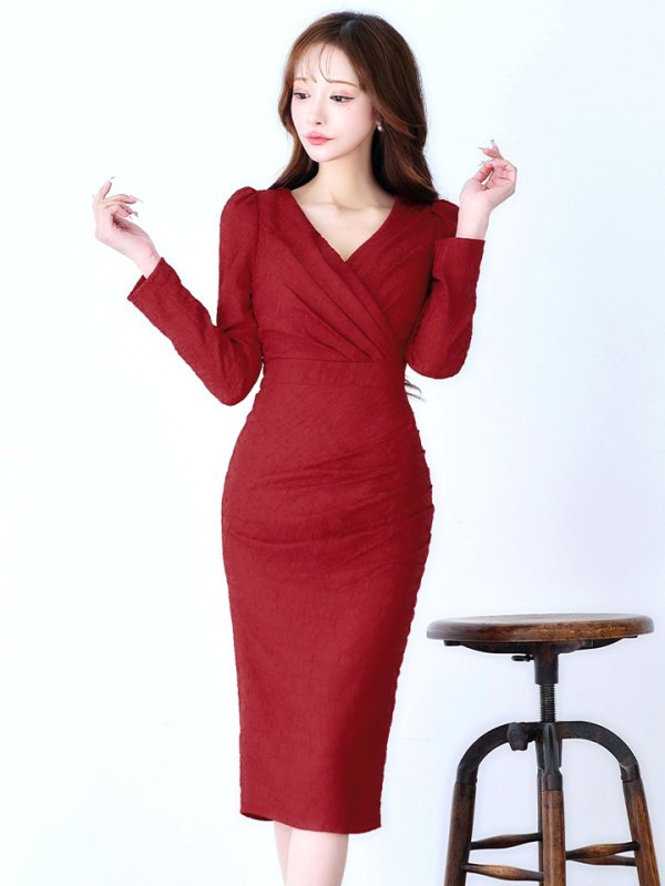 ダークレッド　モデル：真優川咲　身長：158cm　着用サイズ：8号(Sサイズ)