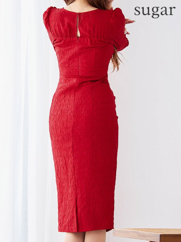 ダークレッド モデル:真優川咲 身長:158cm 着用サイズ:8号(Sサイズ)