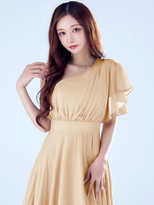 ベージュ モデル:真優川咲 身長:158cm 着用サイズ:8号(Sサイズ)