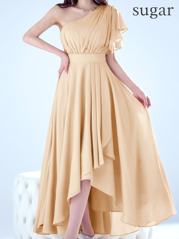 ベージュ モデル:真優川咲 身長:158cm 着用サイズ:8号(Sサイズ)