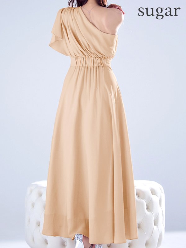 ベージュ モデル:真優川咲 身長:158cm 着用サイズ:8号(Sサイズ)