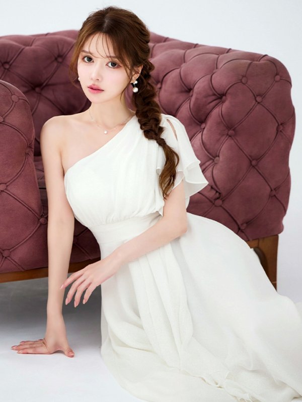 アイボリー モデル:ゆめ 身長:160cm 着用サイズ:8号(Sサイズ)