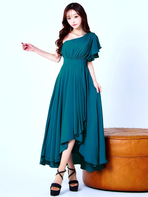 ティール モデル:真優川咲 身長:158cm 着用サイズ:8号(Sサイズ)