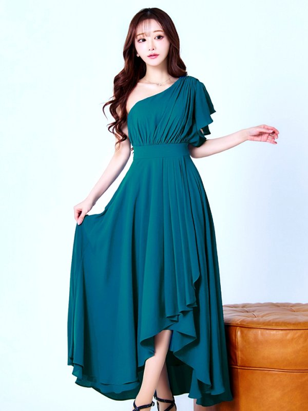 ティール モデル:真優川咲 身長:158cm 着用サイズ:8号(Sサイズ)