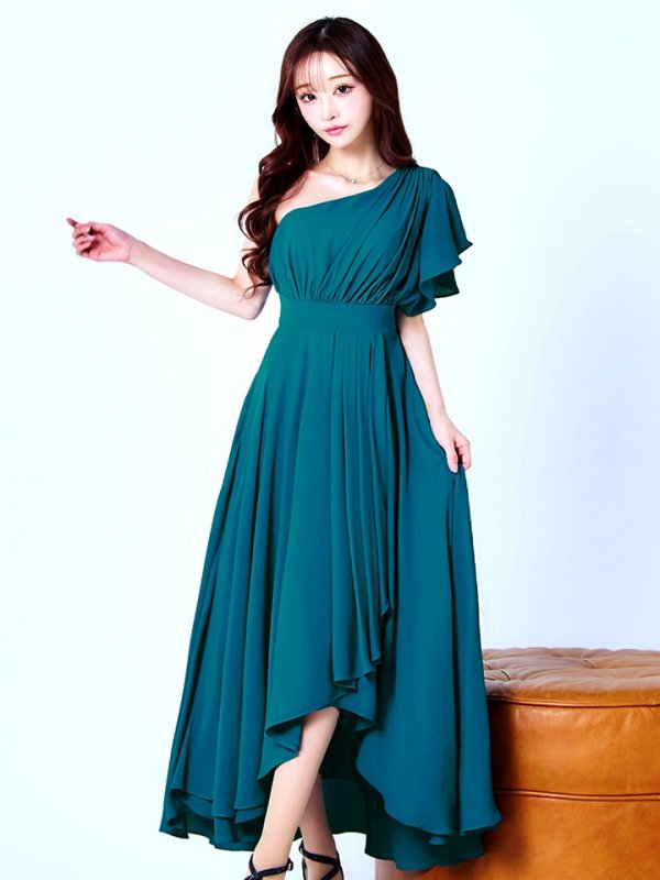 ティール モデル:真優川咲 身長:158cm 着用サイズ:8号(Sサイズ)