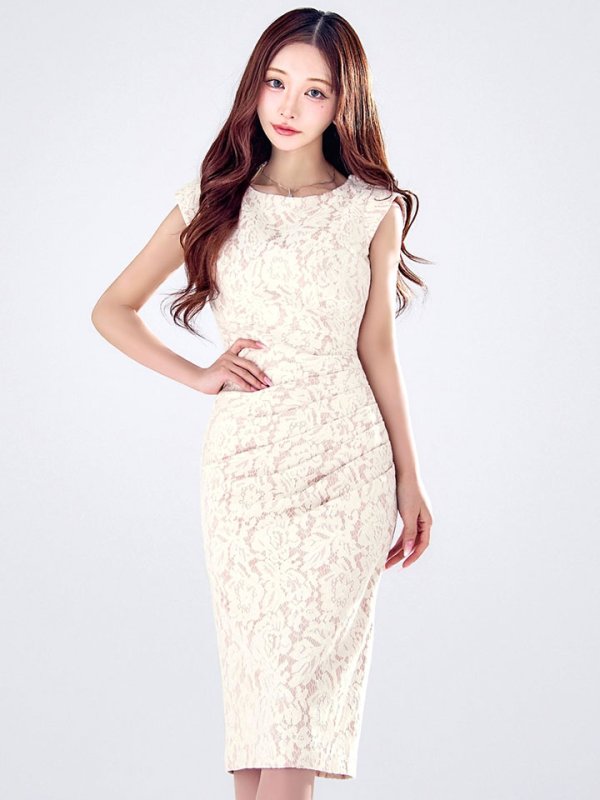 ベージュモーヴ モデル:真優川咲 身長:158cm 着用サイズ:8号(Sサイズ)