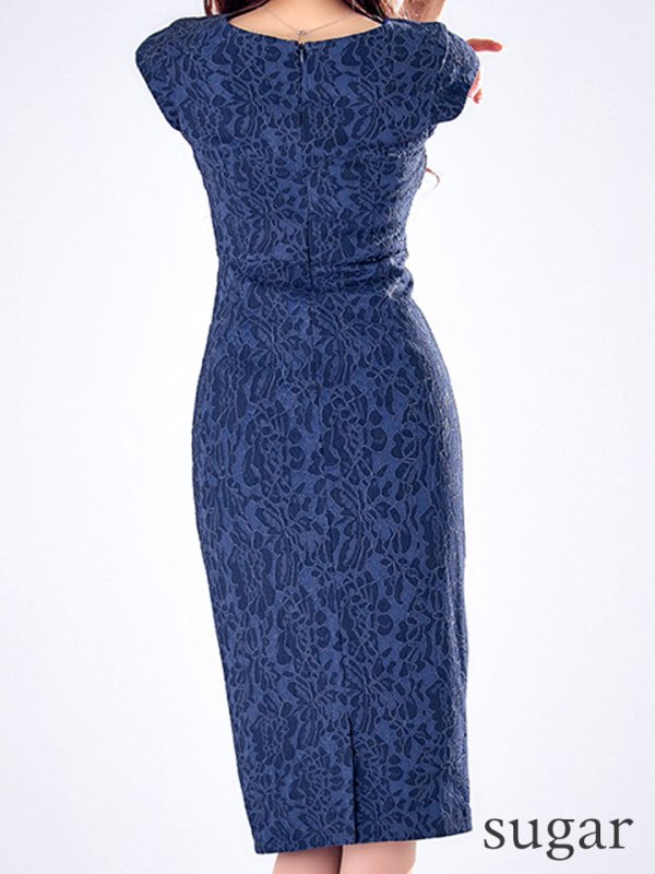 ネイビー モデル:真優川咲 身長:158cm 着用サイズ:8号(Sサイズ)