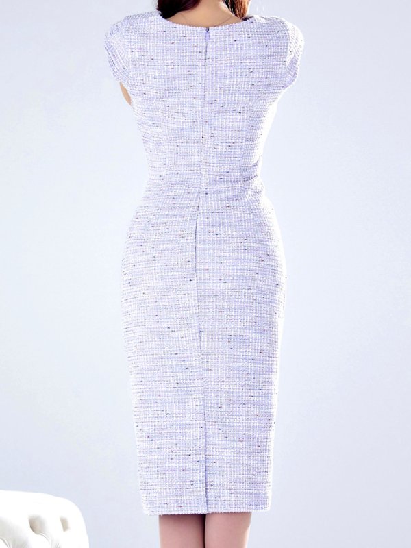 スモーキーラベンダー モデル：真優川咲　身長：158cm　着用サイズ：8号(Sサイズ)