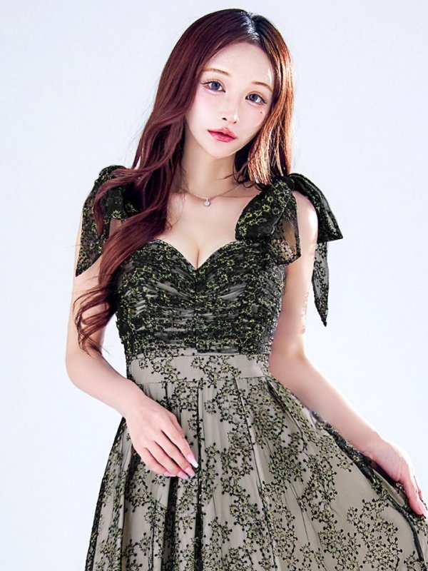 ブラックベージュ モデル:真優川咲 身長:158cm 着用サイズ:8号(Sサイズ)