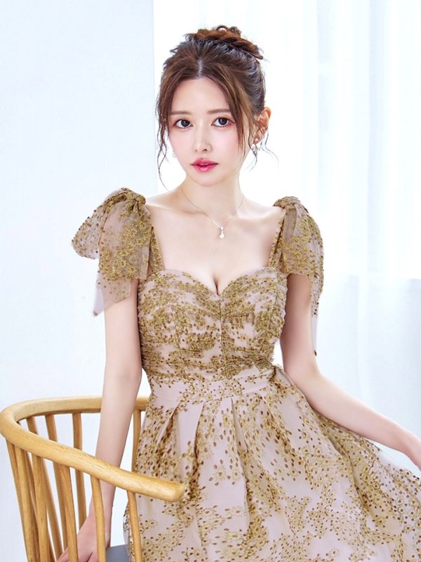 ベージュクリーム モデル:ゆめ 身長:160cm 着用サイズ:8号(Sサイズ)