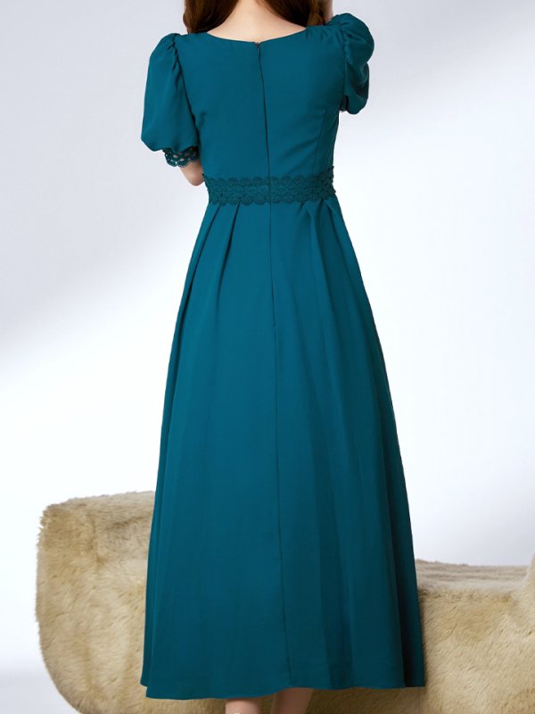 ティール　モデル：真優川咲　身長：158cm　着用サイズ：8号(Sサイズ)