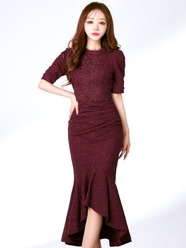 バーガンディー モデル：真優川咲　身長：158cm　着用サイズ：8号(Sサイズ)