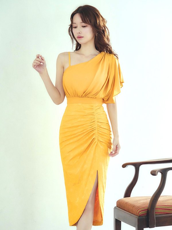 マスタード モデル:ゆめ 身長:160cm 着用サイズ:8号(Sサイズ)