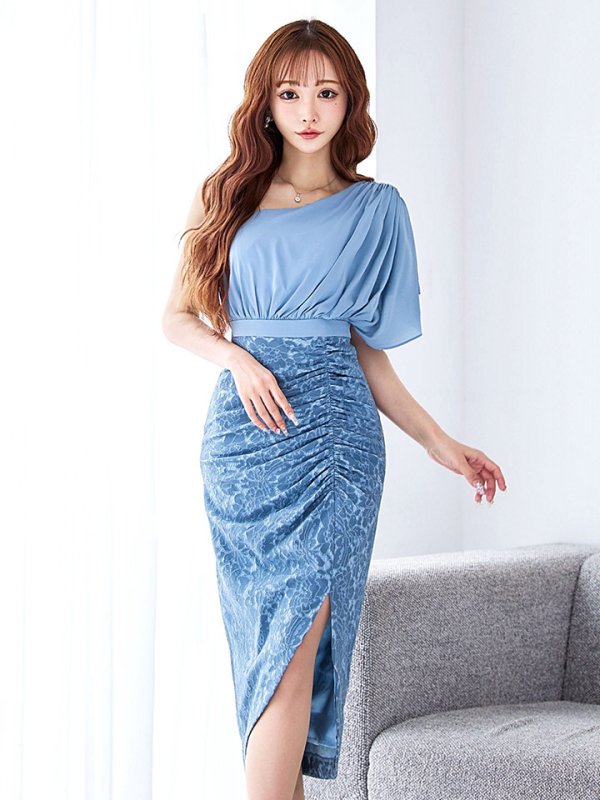 スモーキーブルー モデル:真優川咲 身長:158cm 着用サイズ:8号(Sサイズ)