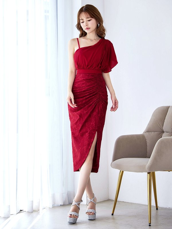 ダークレッド モデル:ゆめ 身長:160cm 着用サイズ:8号(Sサイズ)