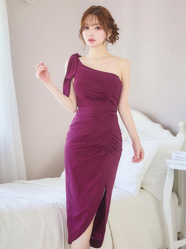 バーガンディ　モデル：ゆめ　身長：160cm　着用サイズ：8号(Sサイズ)