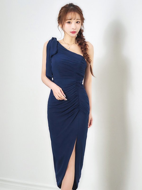 ネイビー　モデル：真優川咲　身長：158cm　着用サイズ：8号(Sサイズ)