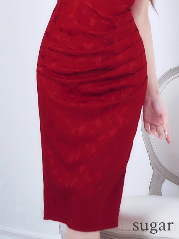 ダークレッド　モデル：真優川咲　身長：158cm　着用サイズ：8号(Sサイズ)