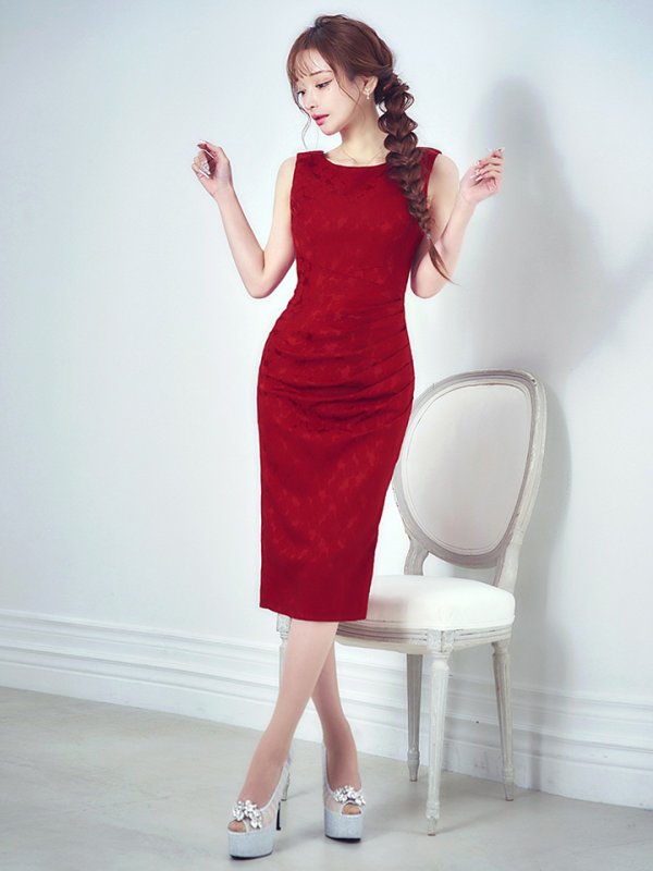 ダークレッド　モデル：真優川咲　身長：158cm　着用サイズ：8号(Sサイズ)