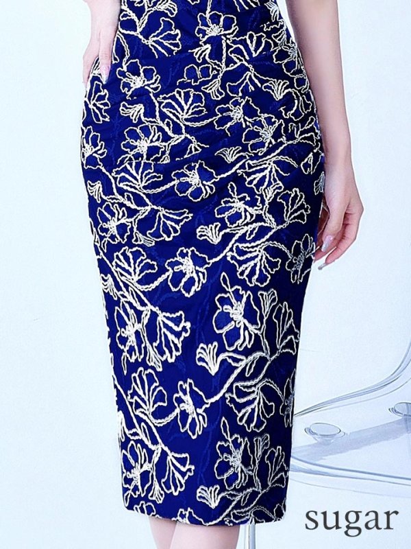 ネイビー　モデル：真優川咲　身長：158cm　着用サイズ：8号(Sサイズ)