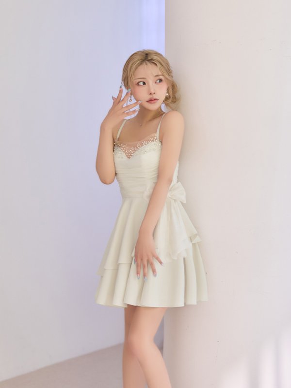 ホワイト　モデル：如月れい　身長：156cm　着用サイズ：Sサイズ