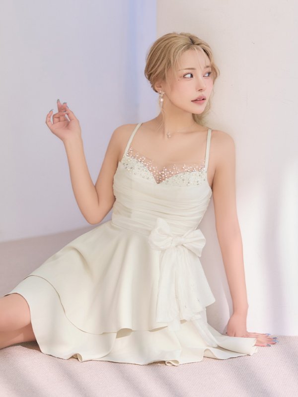 ホワイト　モデル：如月れい　身長：156cm　着用サイズ：Sサイズ