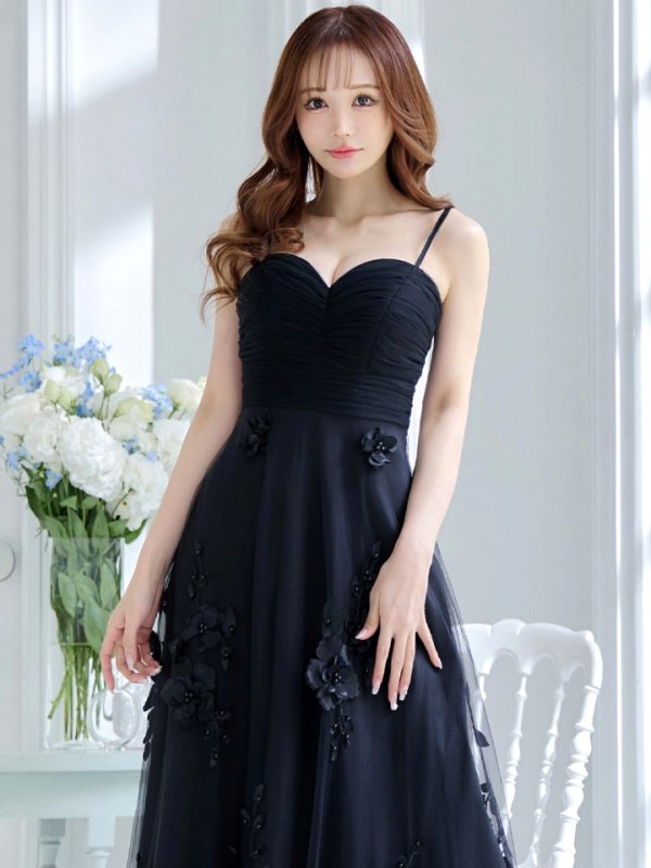 ブラック モデル:真優川咲 身長:158cm 着用サイズ:8号(Sサイズ)