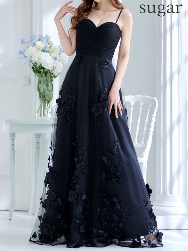 ブラック モデル:真優川咲 身長:158cm 着用サイズ:8号(Sサイズ)