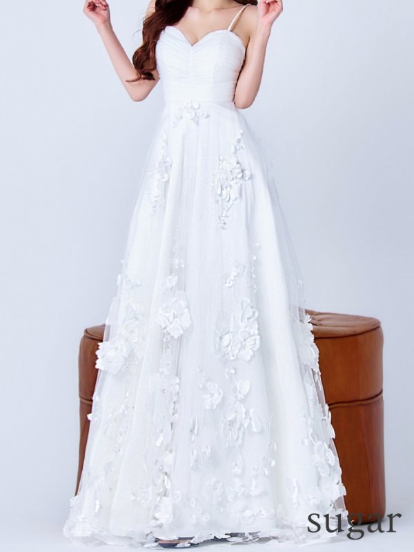 アイボリー モデル:真優川咲 身長:158cm 着用サイズ:8号(Sサイズ)