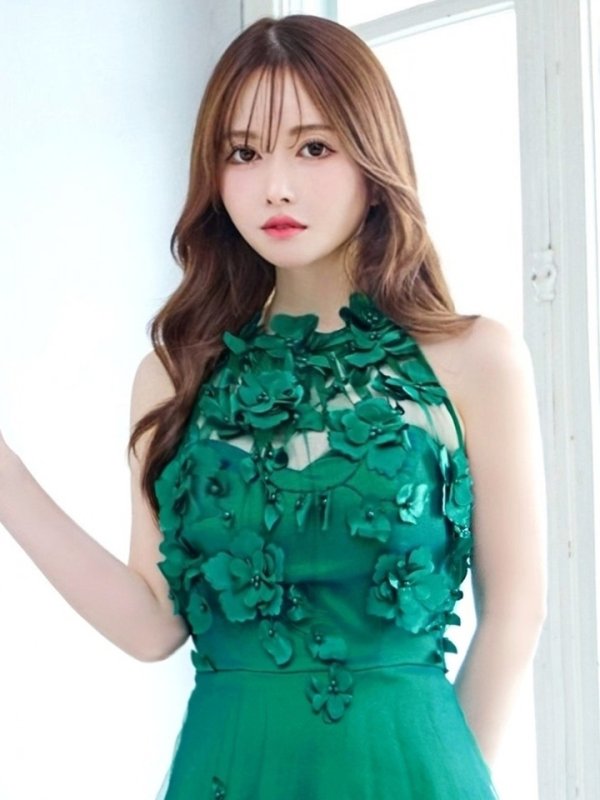 ダークエメラルド モデル:ゆめ 身長:160cm 着用サイズ:8号(Sサイズ)