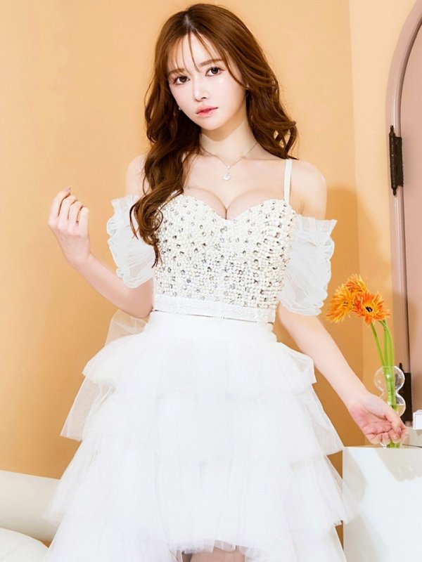 アイボリー モデル:ゆめ 身長:160cm 着用サイズ:8号(Sサイズ)