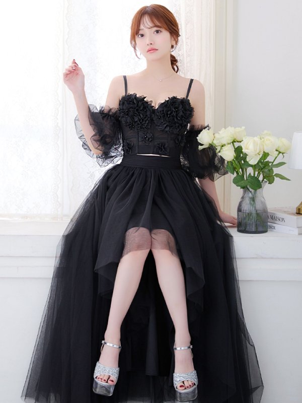 ブラック モデル:羽澄まり 身長:158cm 着用サイズ:8号(Sサイズ)