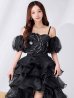 ブラック　モデル：真優川咲　身長：158cm　着用サイズ：8号(Sサイズ)