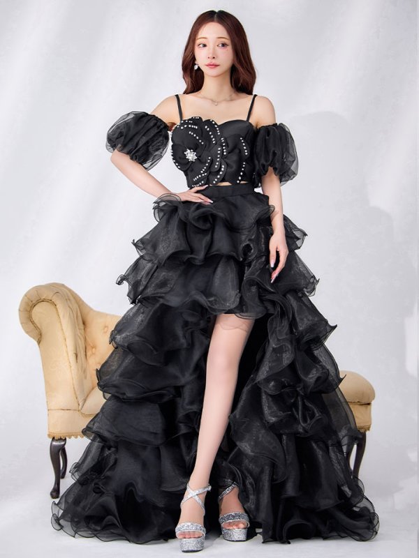 ブラック　モデル：真優川咲　身長：158cm　着用サイズ：8号(Sサイズ)