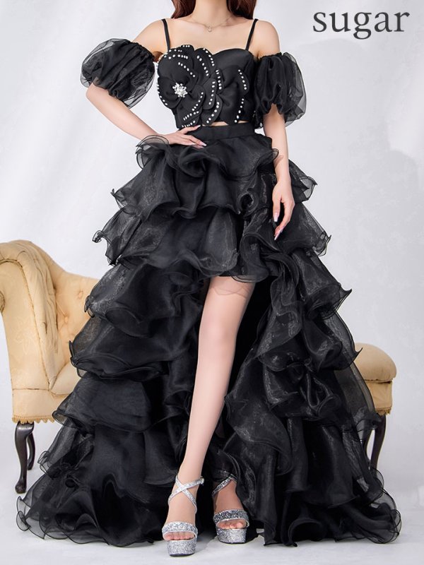 ブラック　モデル：真優川咲　身長：158cm　着用サイズ：8号(Sサイズ)