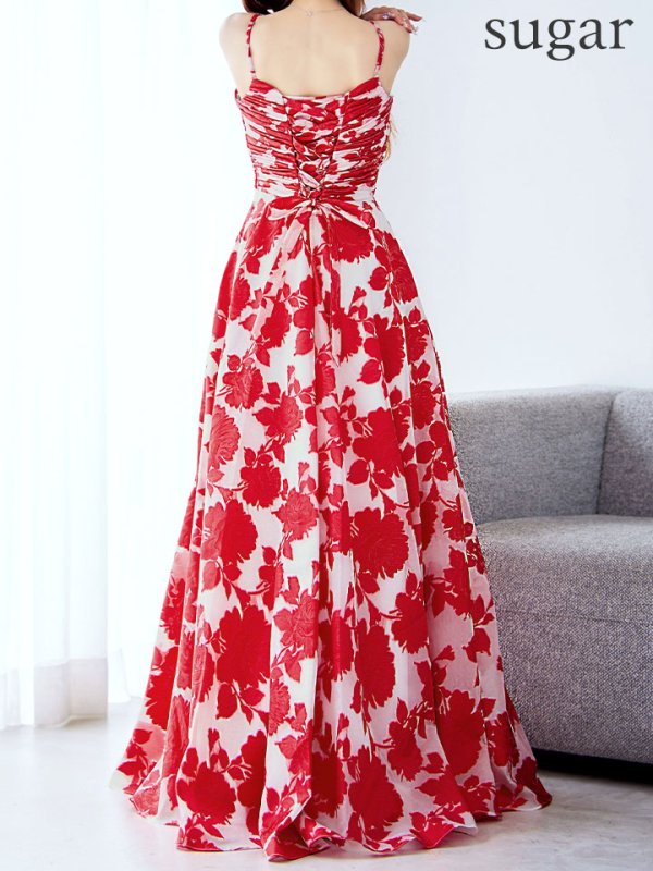 アイボリーレッド モデル：真優川咲　身長：158cm　着用サイズ：8号(Sサイズ)