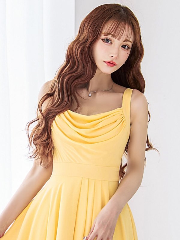 バナナ モデル：真優川咲　身長：158cm　着用サイズ：8号(Sサイズ)