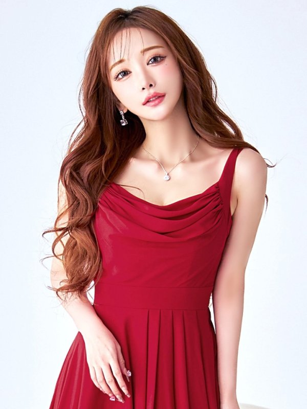 ダークレッド モデル：真優川咲　身長：158cm　着用サイズ：8号(Sサイズ)