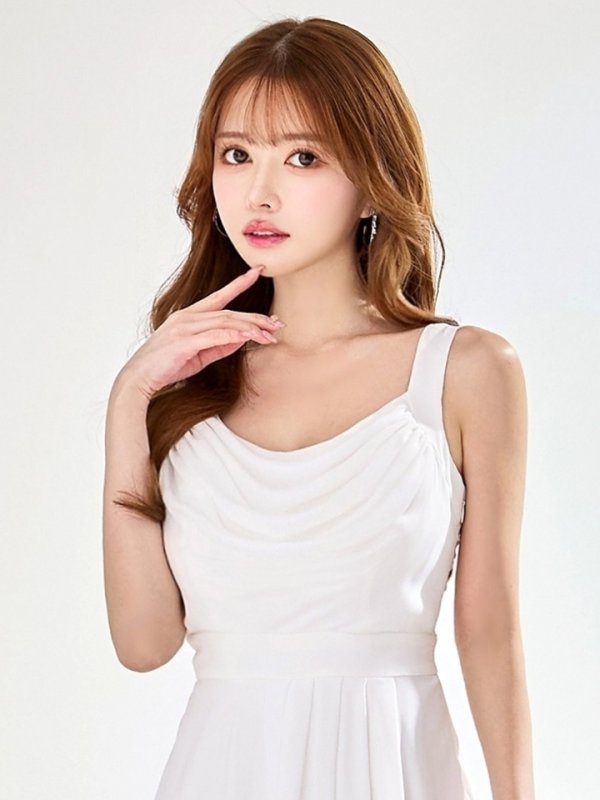 アイボリー モデル：ゆめ　身長：160cm　着用サイズ：8号(Sサイズ)