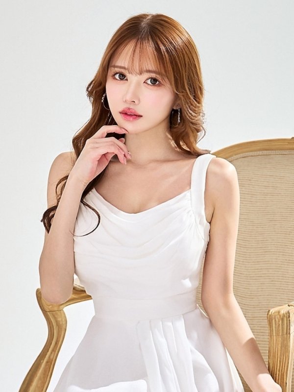 アイボリー モデル：ゆめ　身長：160cm　着用サイズ：8号(Sサイズ)